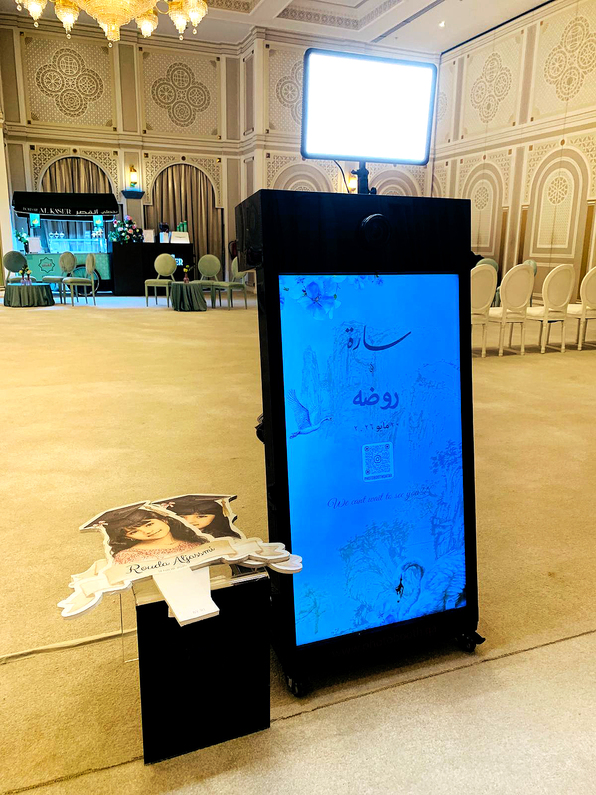 Midnight Sleek 45 inch Photobooth